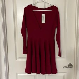 NWT - Boohoo - Women’s Long Sleeved Scallop Plunge Skater Dress - Berry - Size10